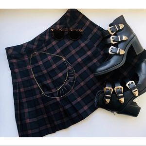 Pleated navy & red schoolgirl skirt 🖤